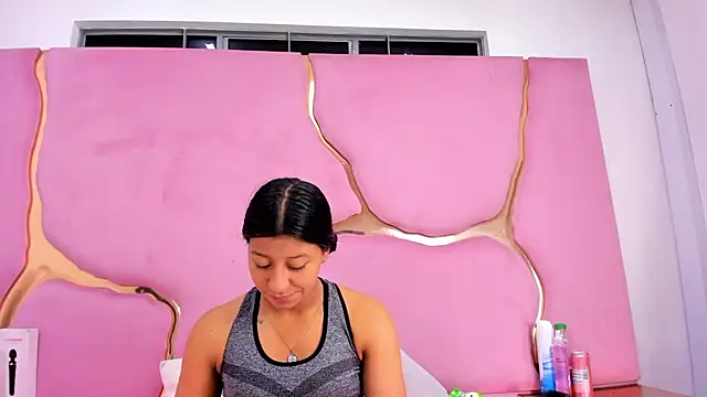 Snapshot of VaneLin18 chatting on 22, 11, 2025 VaneLin18 online show from 22, 11, 2025