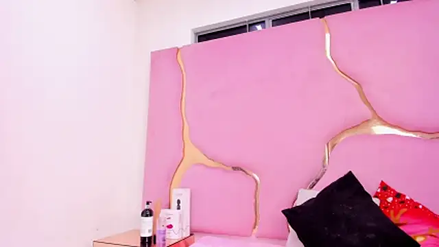 Snapshot of VaneLin18 chatting on 3, 12, 2025 VaneLin18 online show from 3, 12, 2025