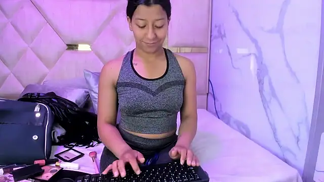 VaneLin18 online show from 3, 2, 2026