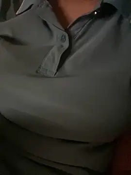 Snapshot of Tuongvy05 chatting on 13, 10, 2025 Tuongvy05 online show from 13, 10, 2025