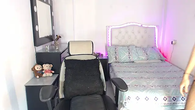 Snapshot of Alexia_Dolly chatting on 2, 12, 2024 Alexia Dolly online show from 2, 12, 2024