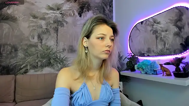 pretty little thing online show from 13, 1, 2025