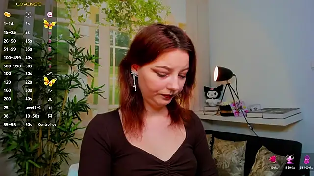 Snapshot of pretty_little_thing chatting on 15, 12, 2025 pretty little thing online show from 15, 12, 2025