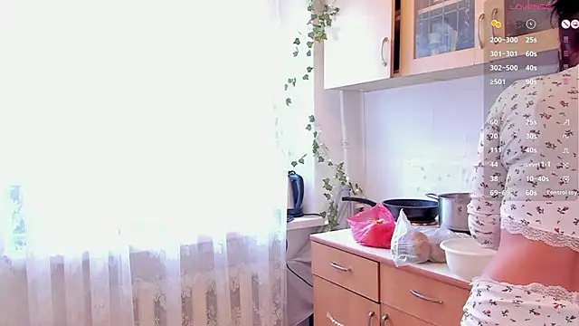 Snapshot of Julia__Frey chatting on 8, 11, 2025 Julia Frey online show from 8, 11, 2025