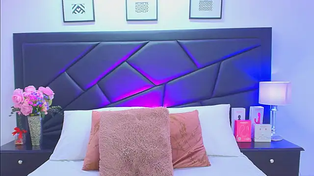 Snapshot of SophieCarther chatting on 9, 11, 2025 SophieCarther online show from 9, 11, 2025