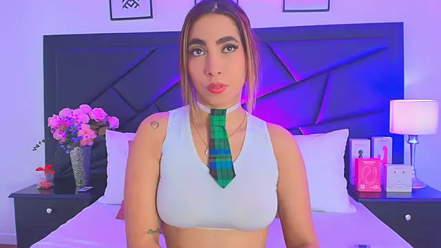 Snapshot of SophieCarther chatting on 13, 11, 2025 SophieCarther online show from 13, 11, 2025