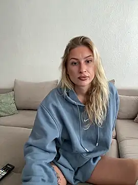 Snapshot of belle98 chatting on 27, 10, 2025 belle98 online show from 27, 10, 2025