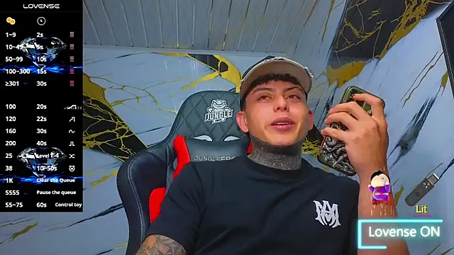 Kevin22 222 online show from 19, 12, 2025