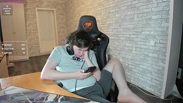 iliaskrislove online show from 3, 3, 2025
