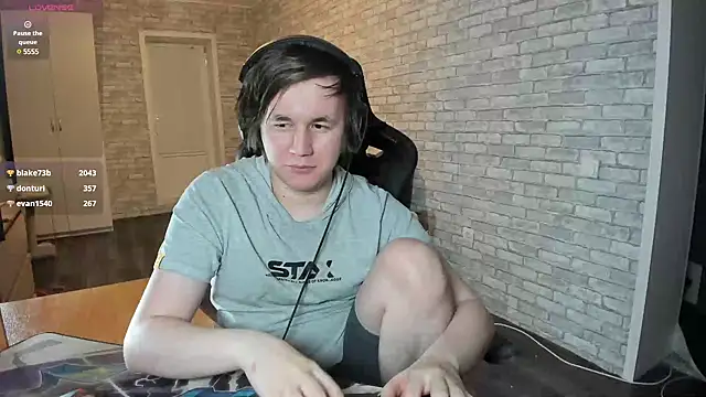 iliaskrislove online show from 5, 3, 2025
