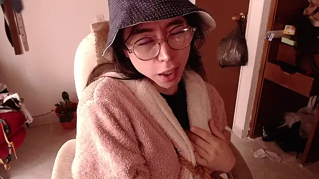 emily pearl  online show from 28, 10, 2025