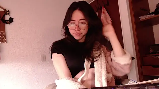 emily pearl  online show from 4, 12, 2025