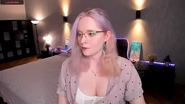 Aemilia  online show from 8, 2, 2025