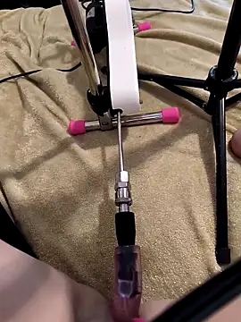 Snapshot of Linalicious chatting on 8, 3, 2026 Linalicious online show from 8, 3, 2026