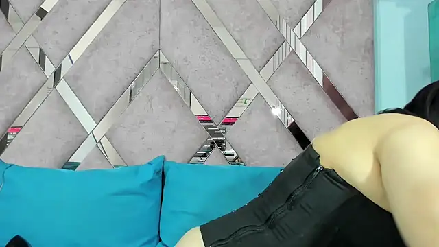 Mulan sexy01 online show from 1, 12, 2025