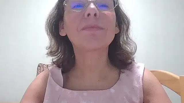 Snapshot of HollyJewel chatting on 14, 10, 2025 HollyJewel online show from 14, 10, 2025