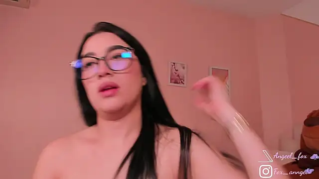 Snapshot of angeel_fox chatting on 9, 10, 2025 angeel fox online show from 9, 10, 2025