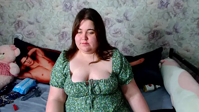 Estelle Hicks online show from 3, 12, 2024