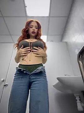 Snapshot of KarinHorny chatting on 4, 12, 2024 KarinHorny online show from 4, 12, 2024