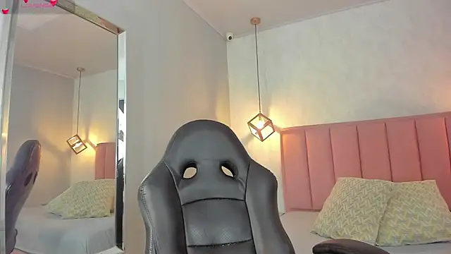 SUNNYCYRUS online show from 5, 3, 2026