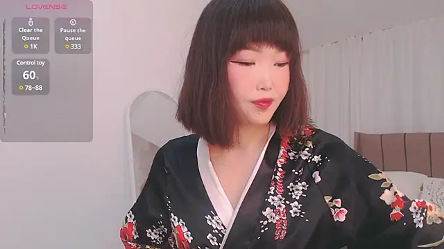 Snapshot of TumiLio chatting on 2, 1, 2025 TumiLio online show from 2, 1, 2025