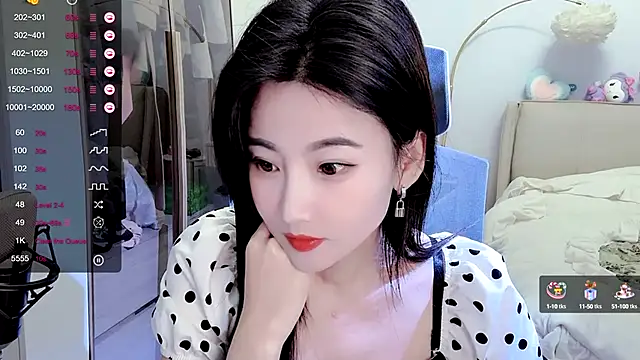 Snapshot of FeiFei-babe chatting on 10, 1, 2025 FeiFei-babe online show from 10, 1, 2025