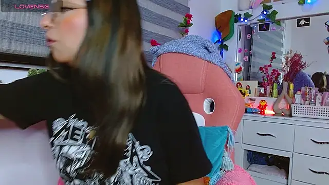 Snapshot of Littlerouse_ chatting on 1, 2, 2025 Littlerouse online show from 1, 2, 2025