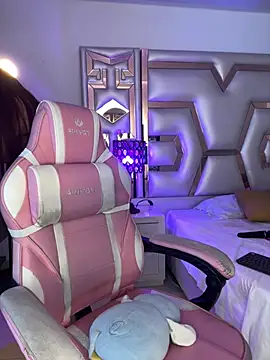 Chloee Evans1 online show from 8, 2, 2025