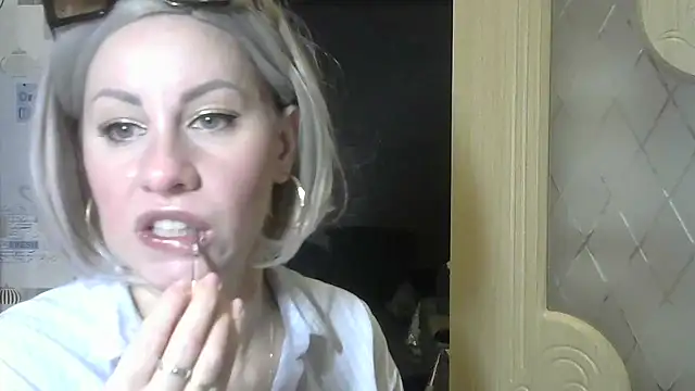 Snapshot of TherestlessKitty chatting on 3, 12, 2024 TherestlessKitty online show from 3, 12, 2024