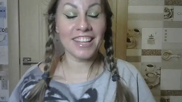 Snapshot of TherestlessKitty chatting on 10, 12, 2024 TherestlessKitty online show from 10, 12, 2024