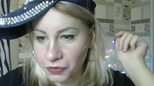 Snapshot of TherestlessKitty chatting on 4, 1, 2025 TherestlessKitty online show from 4, 1, 2025