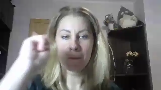 Snapshot of TherestlessKitty chatting on 3, 2, 2025 TherestlessKitty online show from 3, 2, 2025