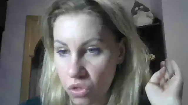 Snapshot of TherestlessKitty chatting on 3, 2, 2025 TherestlessKitty online show from 3, 2, 2025