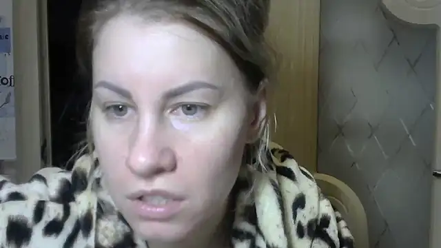 Snapshot of TherestlessKitty chatting on 15, 2, 2025 TherestlessKitty online show from 15, 2, 2025