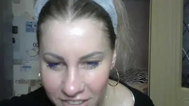 Snapshot of TherestlessKitty chatting on 21, 2, 2025 TherestlessKitty online show from 21, 2, 2025