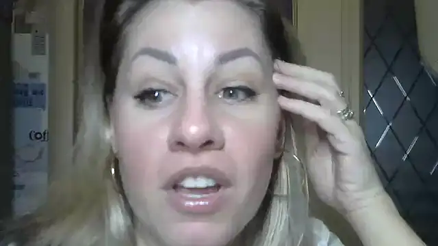 Snapshot of TherestlessKitty chatting on 27, 2, 2025 TherestlessKitty online show from 27, 2, 2025