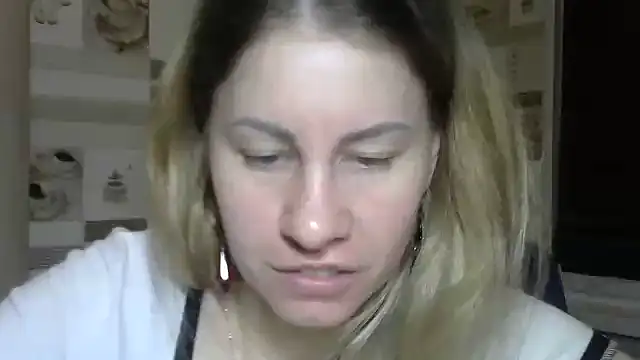 Snapshot of TherestlessKitty chatting on 21, 11, 2025 TherestlessKitty online show from 21, 11, 2025