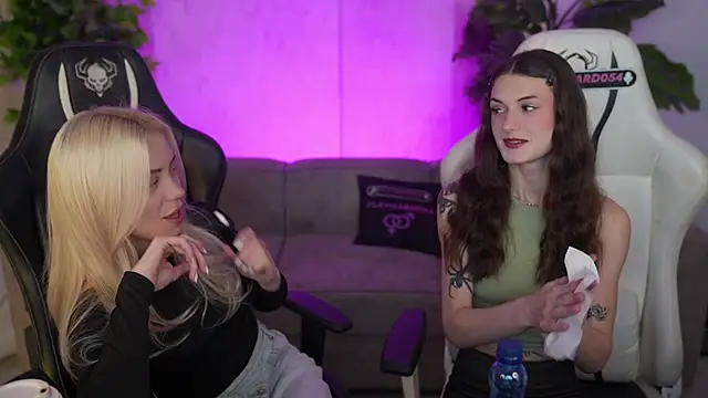 Britney054 online show from 3, 2, 2026