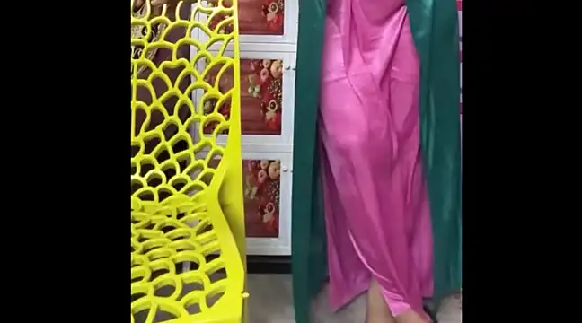 Moody Girl2 online show from 27, 12, 2024