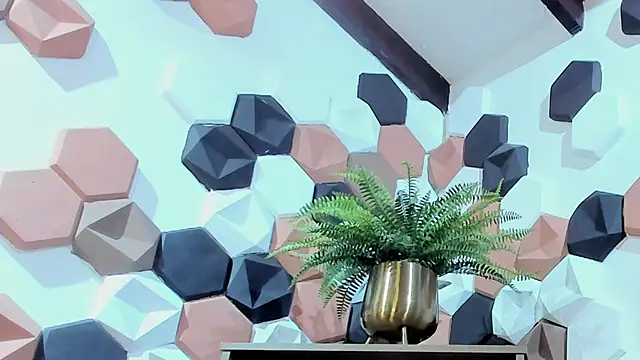 Snapshot of Makonneen chatting on 4, 2, 2025 Makonneen online show from 4, 2, 2025