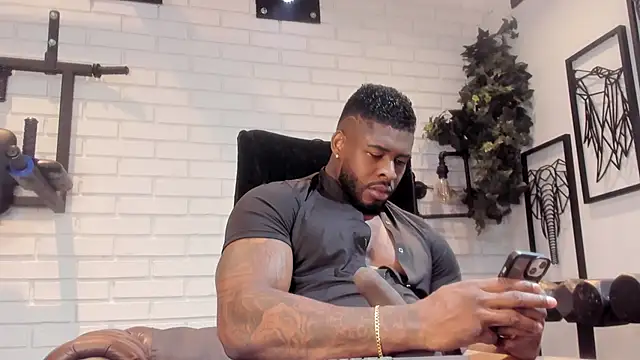 Snapshot of Makonneen chatting on 8, 2, 2025 Makonneen online show from 8, 2, 2025