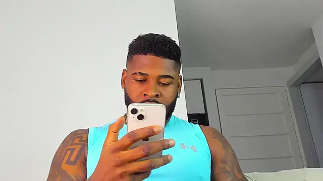 Snapshot of Makonneen chatting on 15, 11, 2025 Makonneen online show from 15, 11, 2025