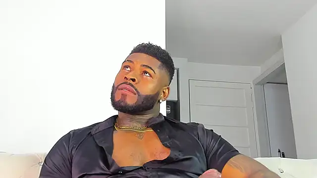 Snapshot of Makonneen chatting on 17, 11, 2025 Makonneen online show from 17, 11, 2025