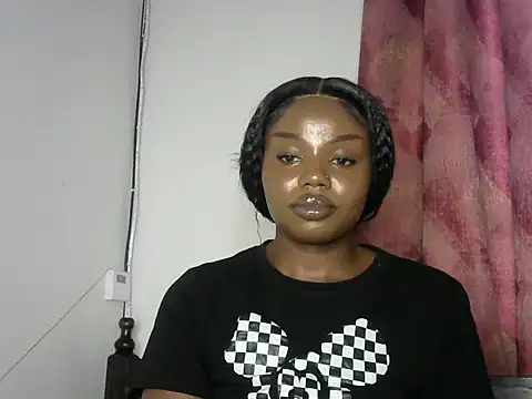 Snapshot of juicyblaqebony chatting on 17, 11, 2025 juicyblaqebony online show from 17, 11, 2025