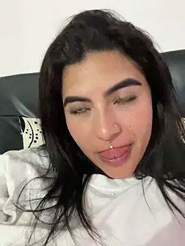  luna torres online show from 13, 3, 2025