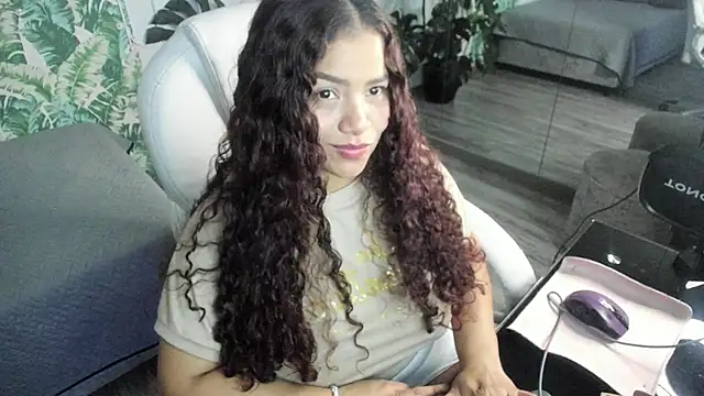 Snapshot of loly_marce chatting on 3, 12, 2025 loly marce online show from 3, 12, 2025