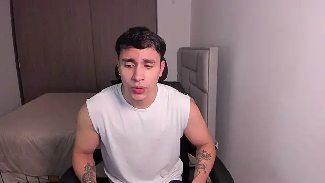 Snapshot of JayMarcos_ chatting on 5, 1, 2025 JayMarcos online show from 5, 1, 2025