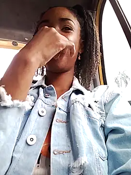 Snapshot of AbbyTomson chatting on 29, 10, 2025 AbbyTomson online show from 29, 10, 2025