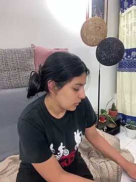 cloe small online show from 22, 1, 2025
