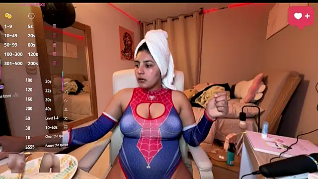 cloe small online show from 4, 10, 2025